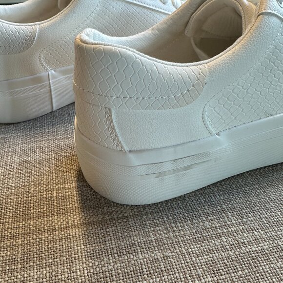Zara White Minimalist Sneakers with Leather Upper - Picture 3 of 5